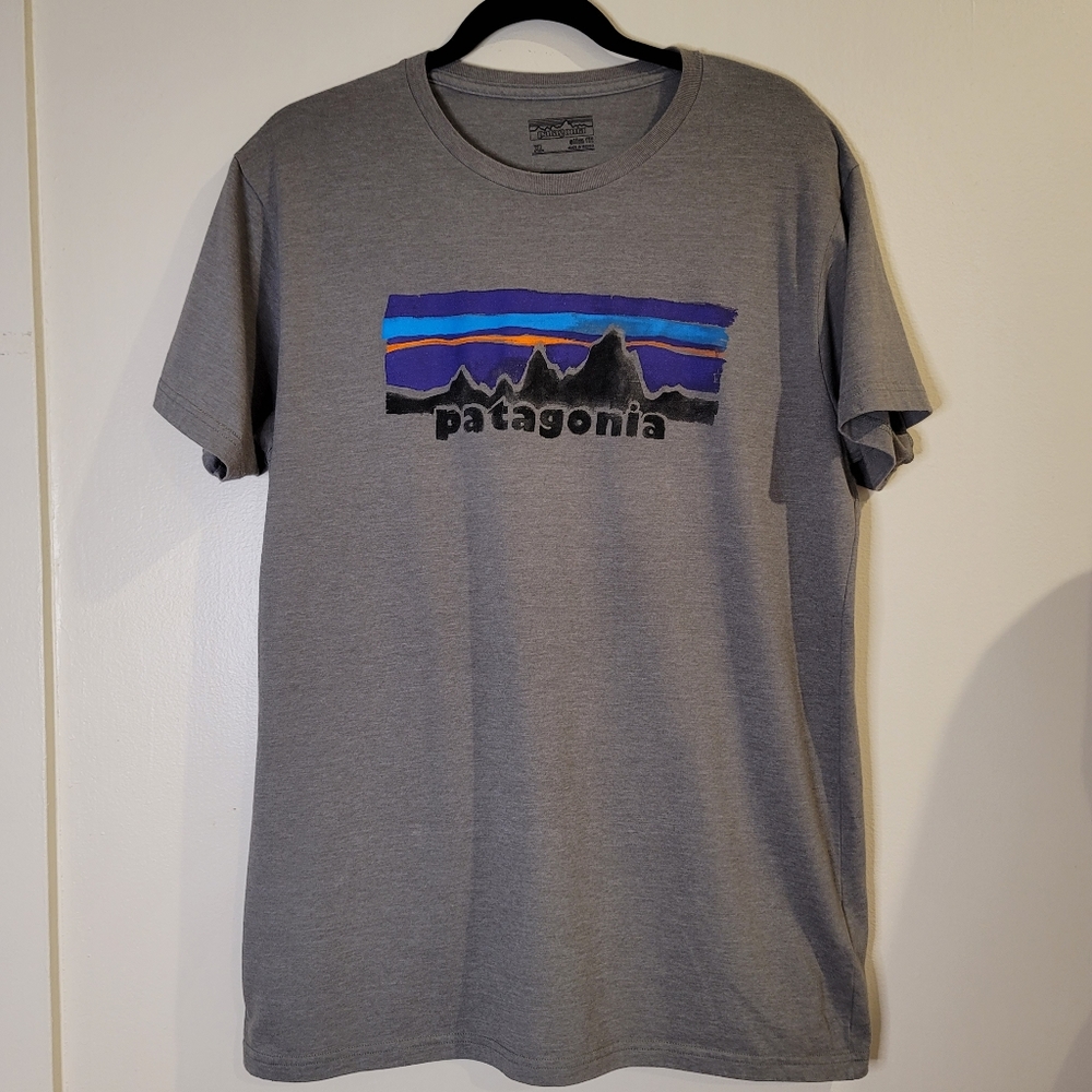 PATAGONIA Grey Graphic T-shirt size XL